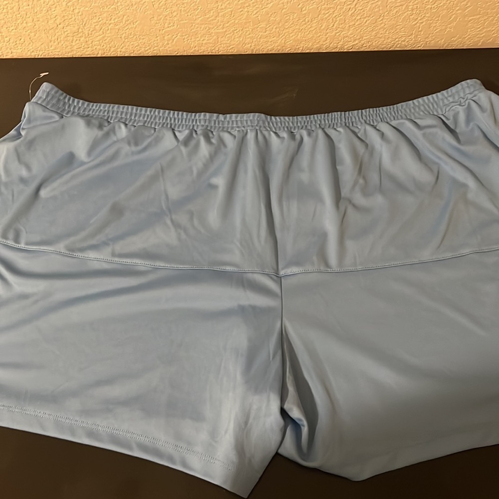 NWOT Alo shorts - Picture 2 of 4